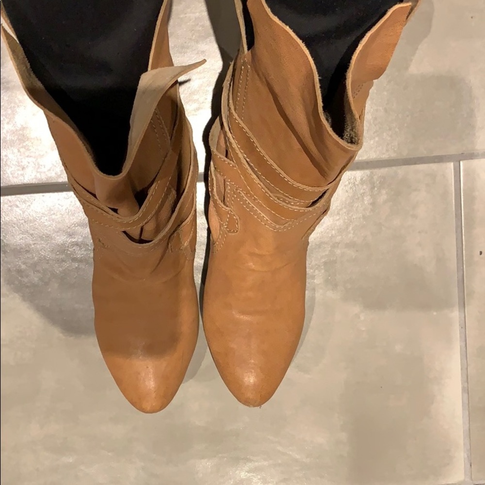 Boots - Picture 2 of 4